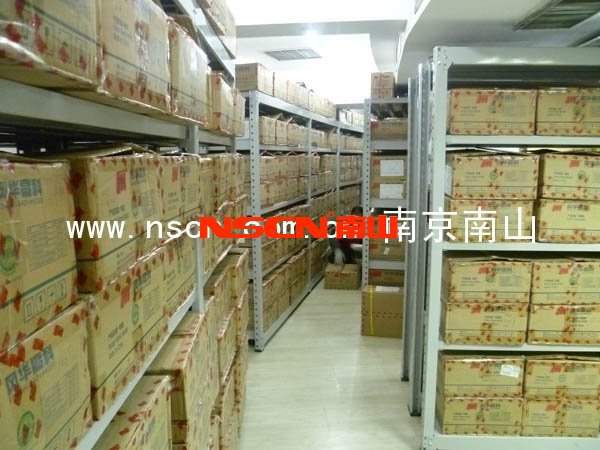 貼片二極管現(xiàn)貨倉(cāng)庫(kù)